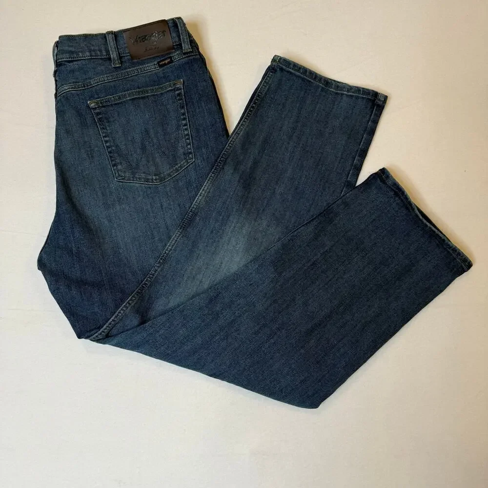 Wrangler Relaxed Fit Mens 38x30 Medium Wash 10mgw15ma 5 Pocket Zipper Fly EUC - Picture 1 of 8